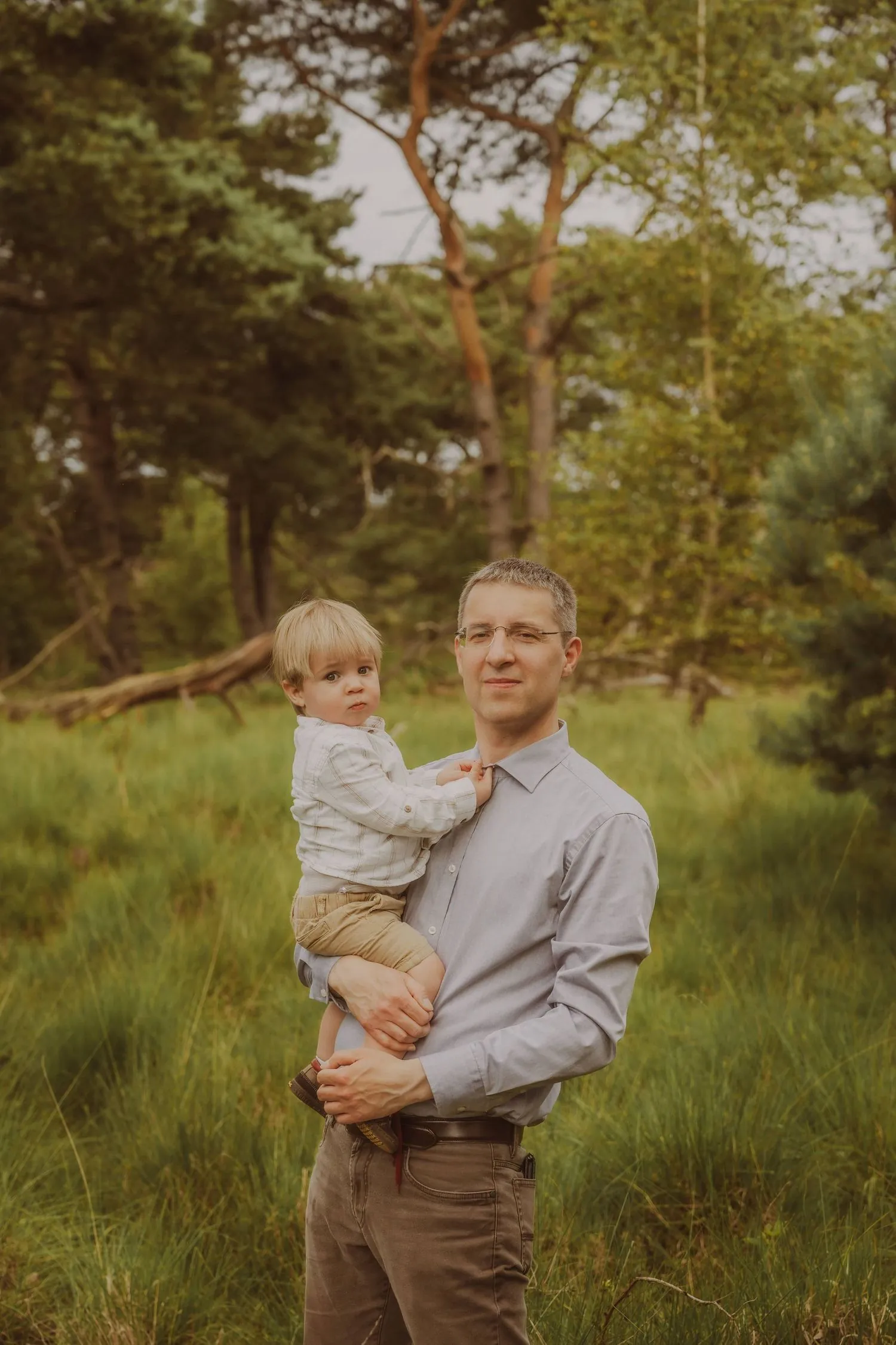 Autumn light, candid Parent and child in autumn light